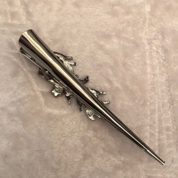 Beautiful Hair Clip - Free w/Bundle - Picture 4 of 8